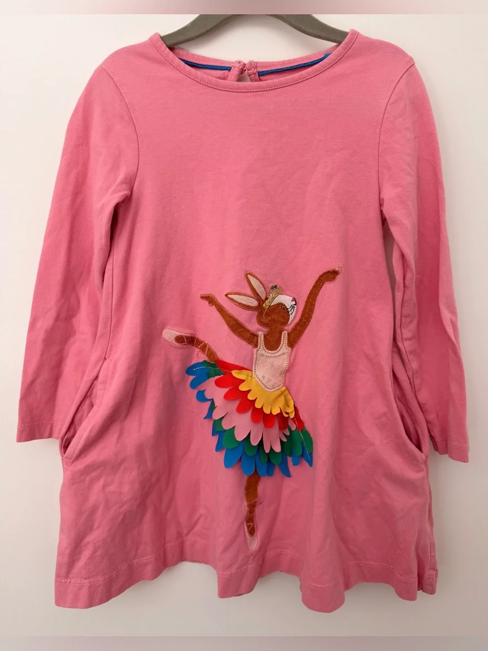 Mini Boden girls 4-5 pink dress with ballerina bunny appliqué, 100% cotton.
